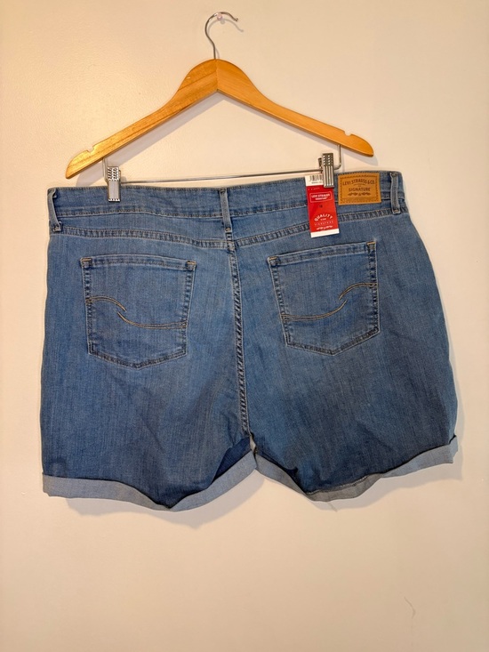 Levi Strauss Signature Denim Shorts Size 18 NWT Cuffed Mid Rise Blue Jean Shorts - Picture 2 of 3